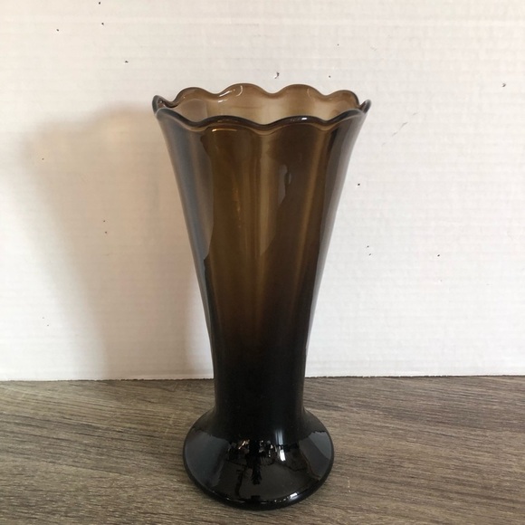 Vtg Smokey Glass Vase with Ruffle Edge - Picture 4 of 10